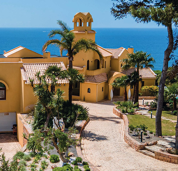 Properties in Portugal Magazine